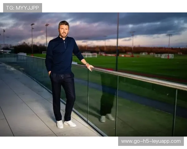 卡里克回归梦剧场，曼联战术焕然一新，曼联卡里克为什么不在教练席