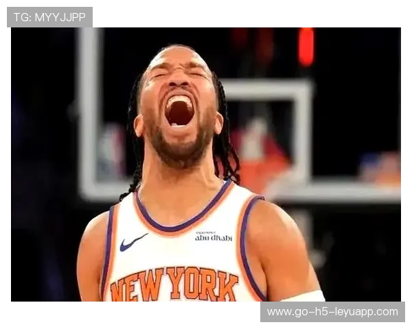 尼克斯阿奴诺比底角连中，三分直接定调